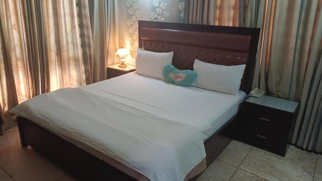 Hotel Clifton Inn Karachi Esterno foto